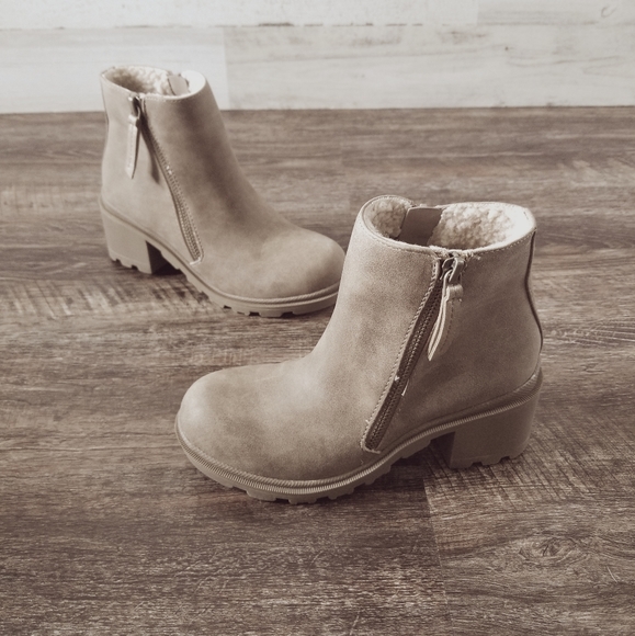 Girls Cute Boots 13c - Picture 4 of 5